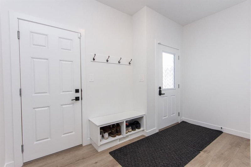 66 Henderson Crescent, Penhold, T0M 1R0 | Image 2