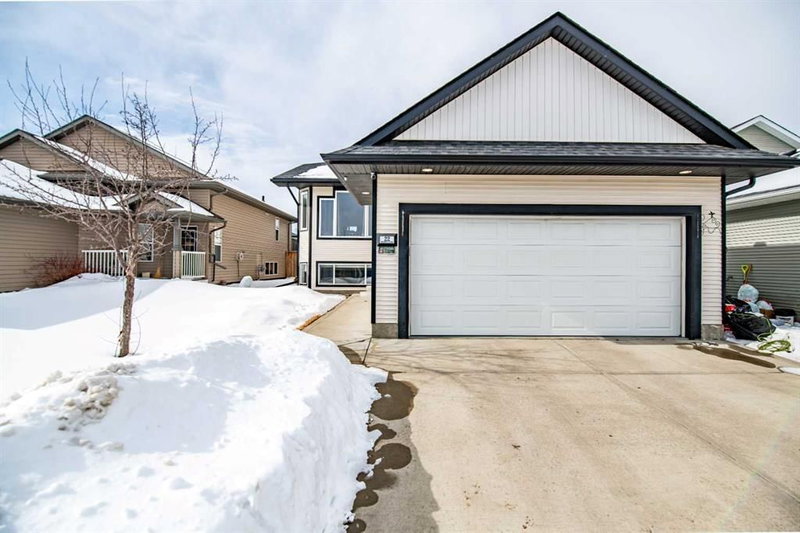 22 Mcdougall Close, Penhold, T0M 1R0 | Image 2