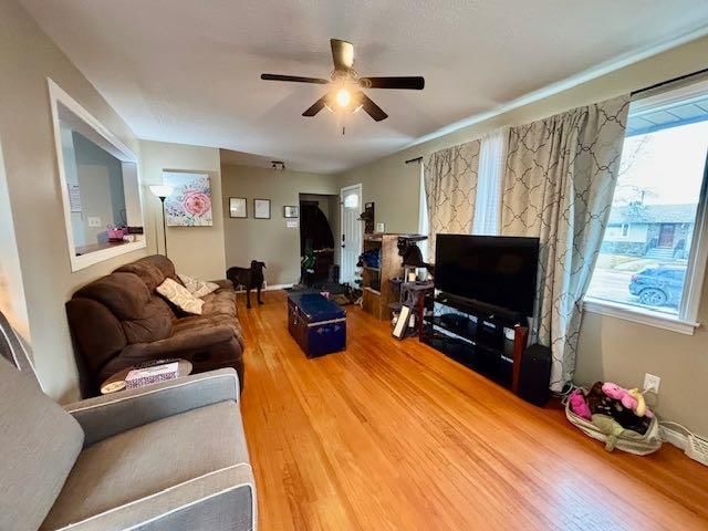 122 Willow Drive, Hinton, T7V 1E3 | Image 2