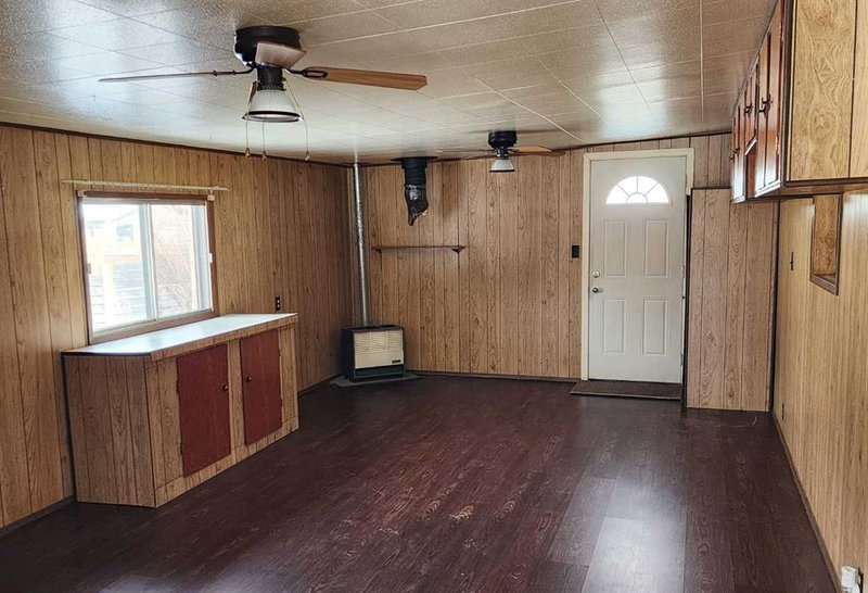 225 4 Street NW, Sundre, T0M 1X0 | Image 2