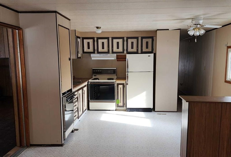 225 4 Street NW, Sundre, T0M 1X0 | Image 3