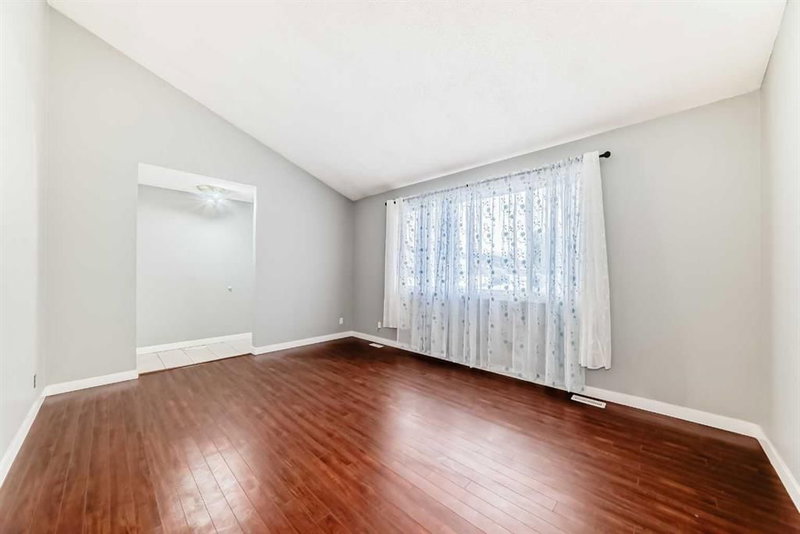 130 Pinemeadow Road NE, Calgary, T1Y 4N9 | Image 3