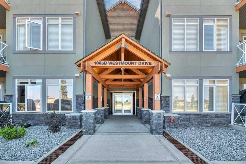 102 - 1005B Westmount Drive, Strathmore, T1P 0C3 | Image 2