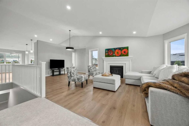 335 Sheep River Place, Okotoks, T1S1N7 | Image 3