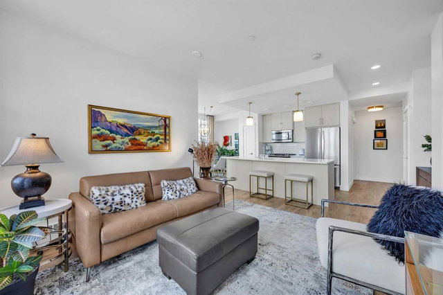 210 - 38 Quarry Gate SE