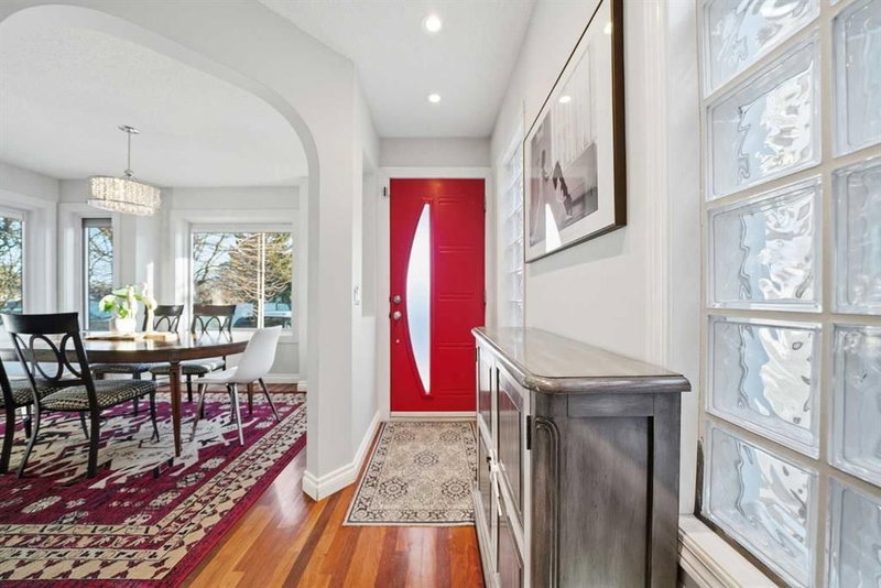 44 34 Avenue SW, Calgary, T2S 2Z2 | Image 2