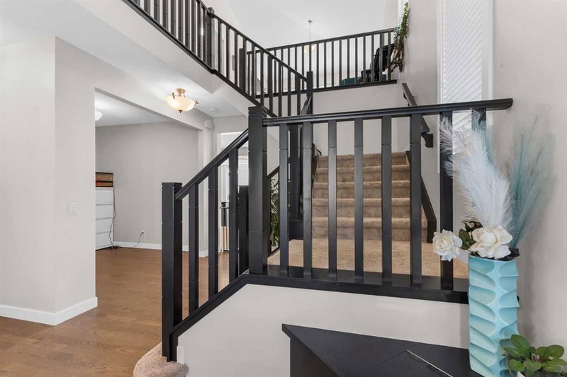 282 Mountainview Drive, Okotoks, T1S 0N1 | Image 3