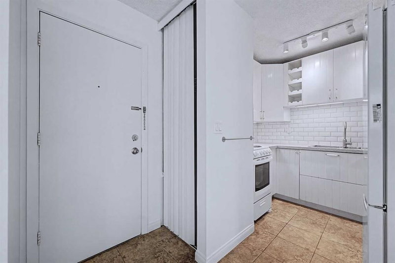 402C - 5601 Dalton Drive NW, Calgary, T3A 2E2 | Image 3