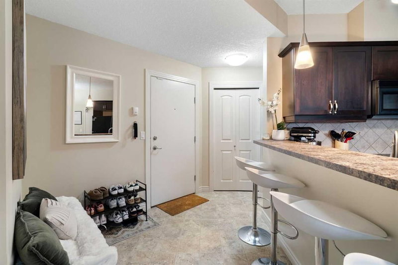 227, 60 Royal Oak Plaza NW, Royal Oak — interior photo