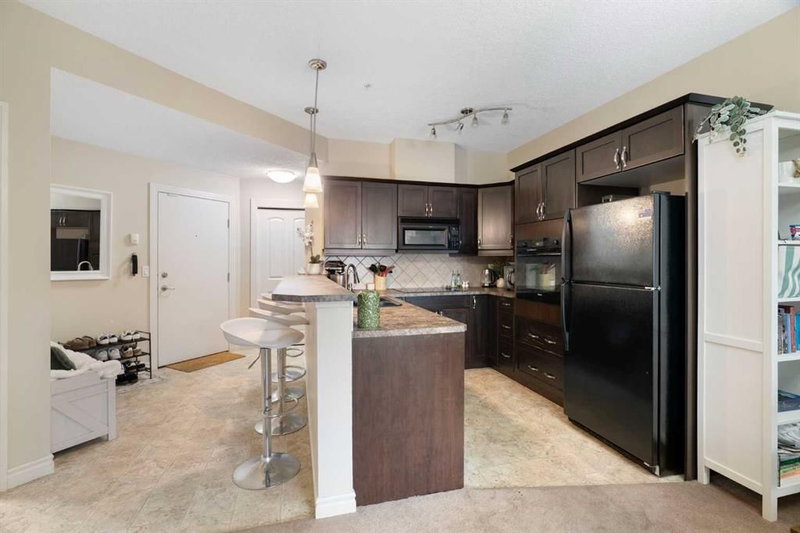 227, 60 Royal Oak Plaza NW, Royal Oak — interior photo 5