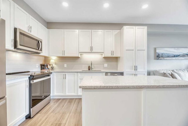 415 - 55 Wolf Hollow Crescent SE