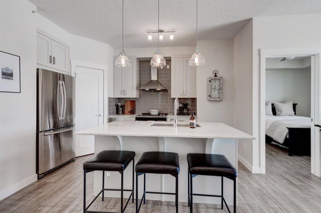 421 - 10 Walgrove SE