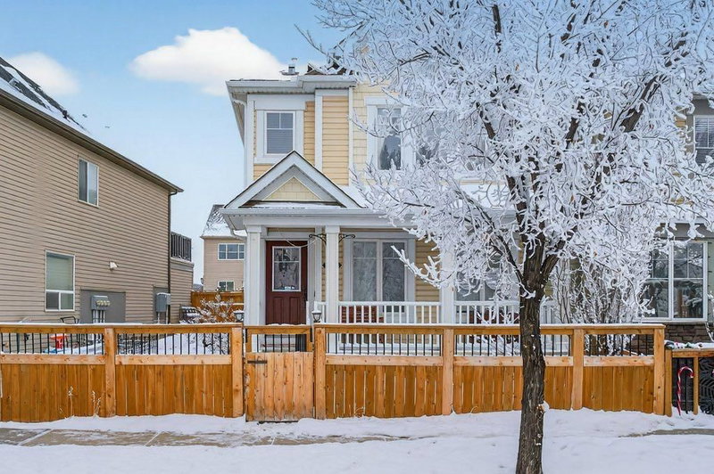 1012 Windsong Drive SW, Airdrie, T4B 0P2 | Image 2