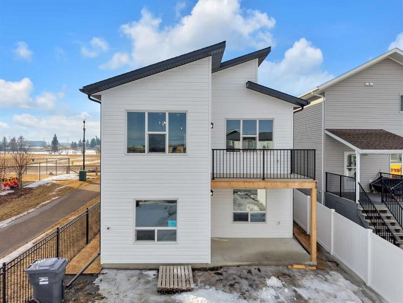 6 Memorial Parkway, Rural Red Deer County, T4E 3B7 | Image 2