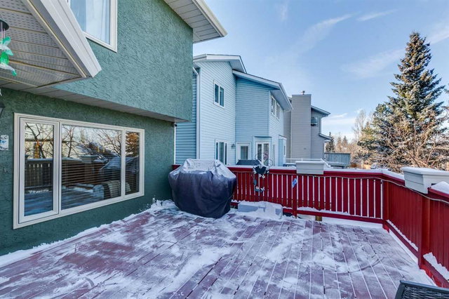 20 MacEwan Ridge View NW
