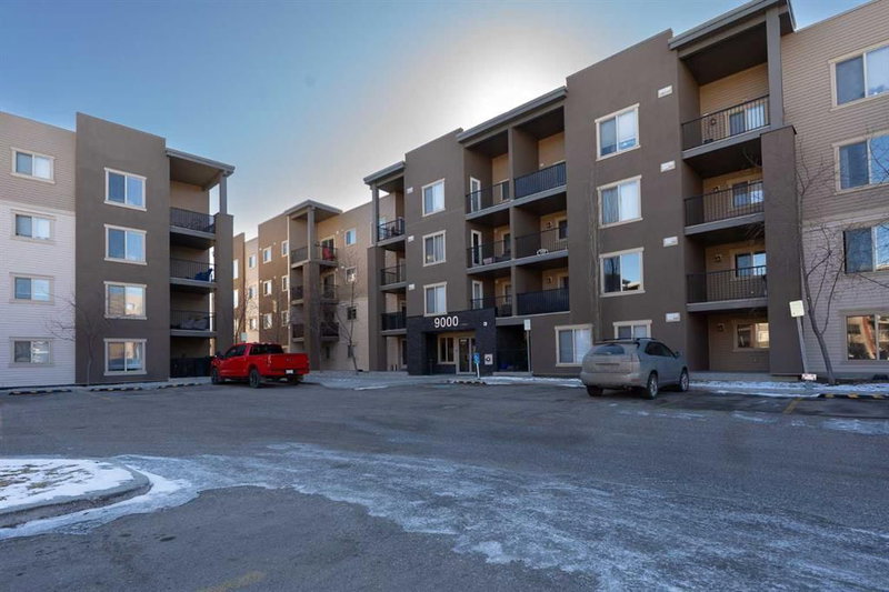 9407 - 403 Mackenzie Way SW, Airdrie, T4B 3V7 | Image 2