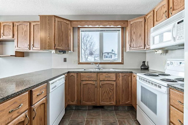 104 Macewan Meadow Way NW