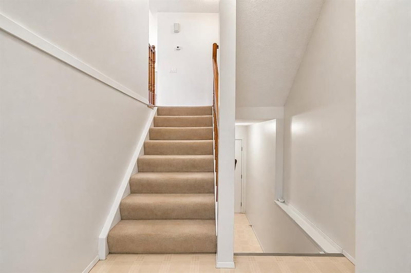 32 - 5019 46 Avenue SW, Calgary, T3E 6R1 | Image 3