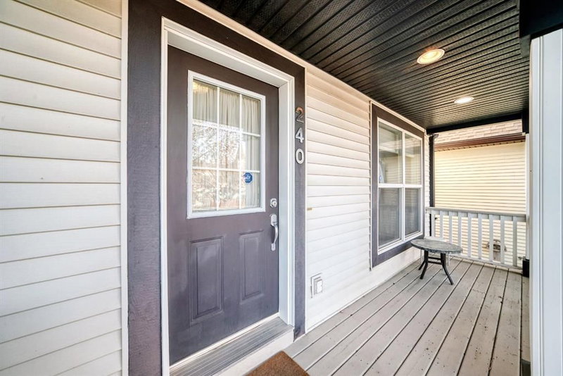 240 Prestwick Way SE, Calgary, T2Z 2Z5 | Image 2