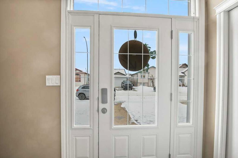 25 Hammond Close, Sylvan Lake, T4S 0C7 | Image 2