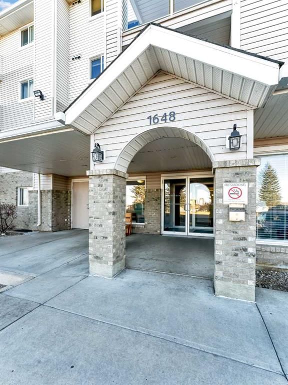 115 - 1648 Saamis Drive NW