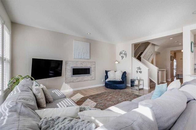 212 Auburn Meadows Crescent SE