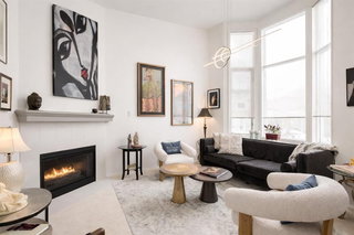 318 Hawkstone Manor NW