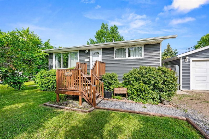 213 3 Street W