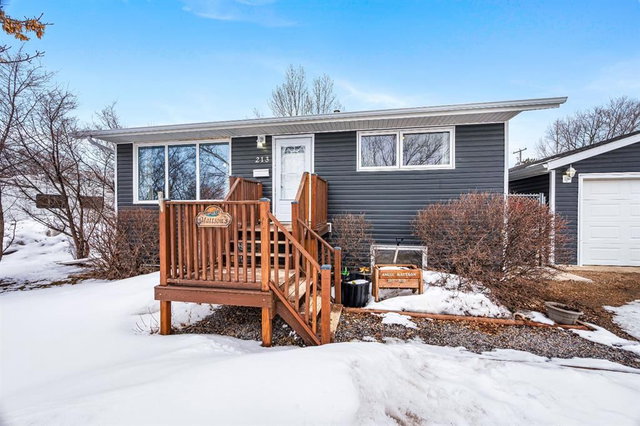 213 3 Street W