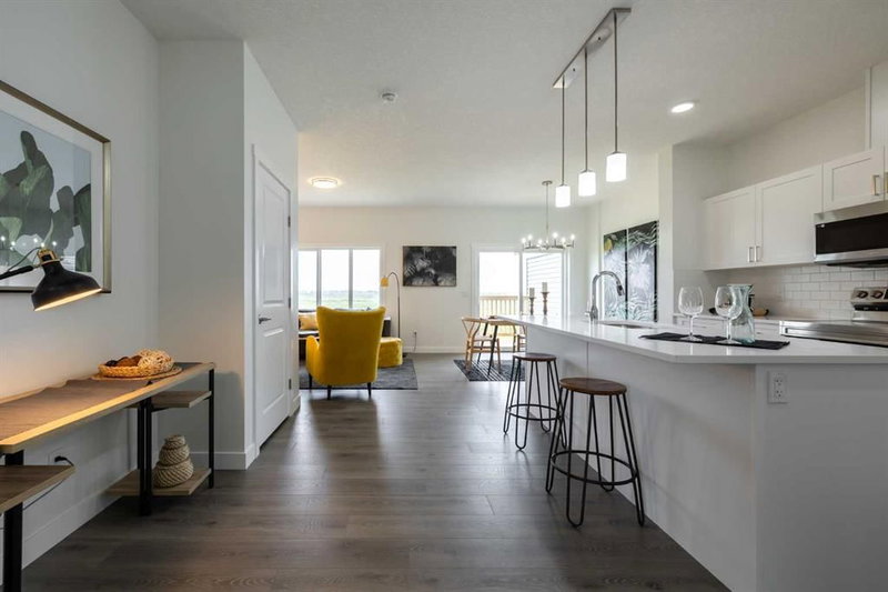 300 Edgefield Close