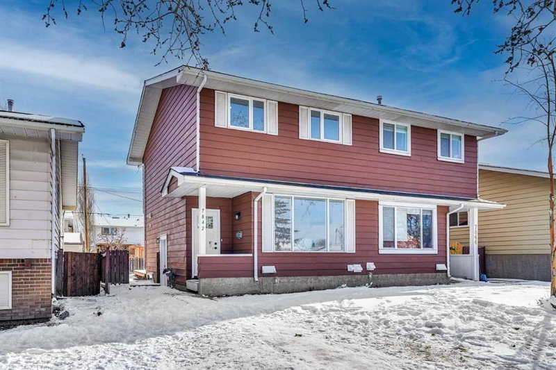 7842 21A Street SE, Calgary, T2C 1Z2 | Image 2