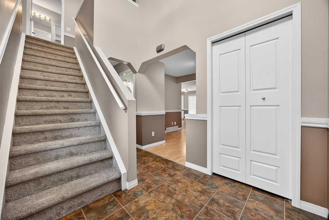 378 Panamount Drive NW