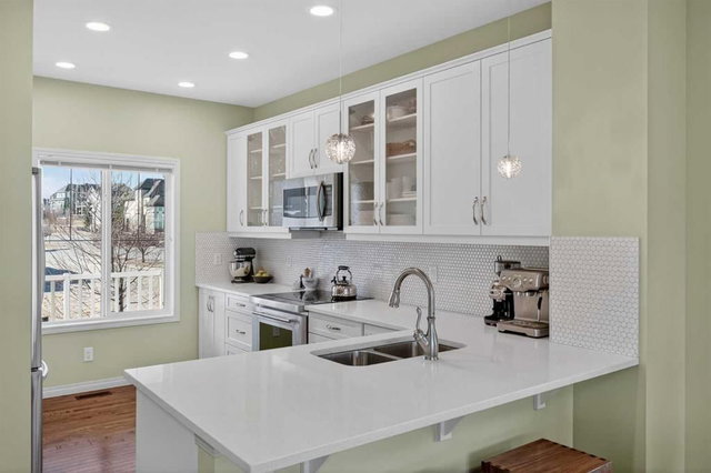 228 Mahogany Grove SE