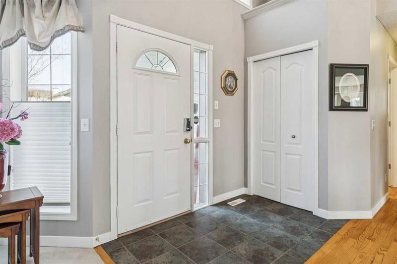 420 Rocky Ridge Bay NW, Calgary, T3G 4H8 | Image 2