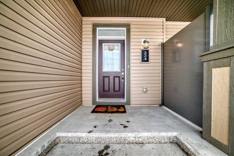 224 Carringham Way NW, Calgary, T3P 1V9 | Image 2