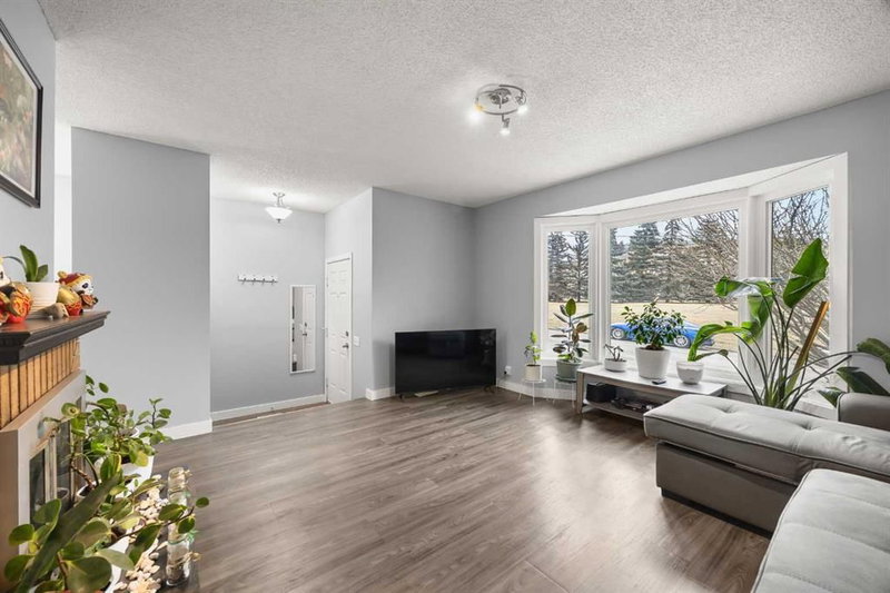 23 Edgedale Road NW, Calgary, T3A 2P6 | Image 2