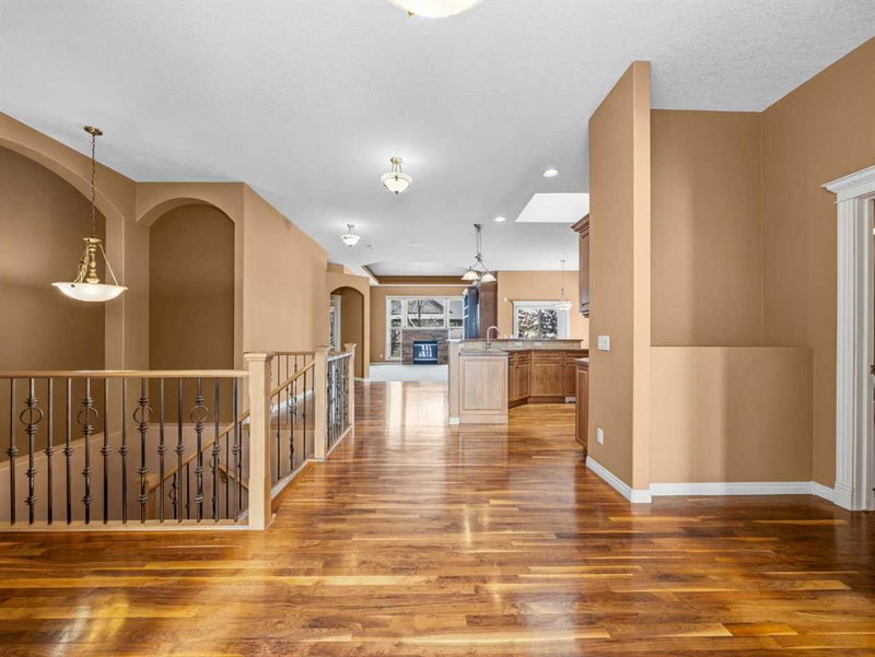 157 Valley Creek Place NW, Calgary, T3B 5V1 | Image 3