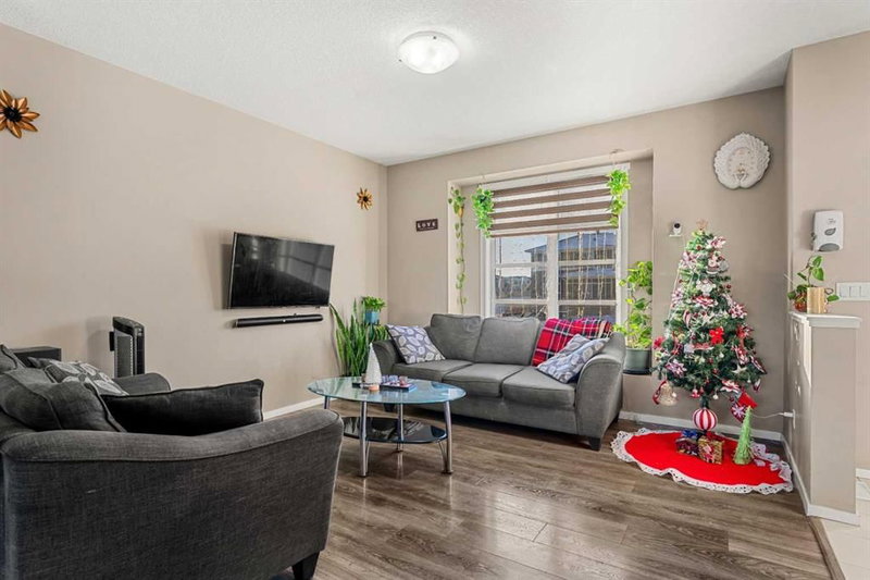 8916 46 Street NE, Calgary, T3J 0X6 | Image 2