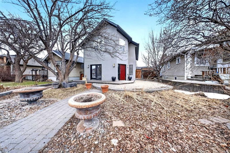 714 7 Avenue NE, Calgary, T2E 0N5 | Image 2