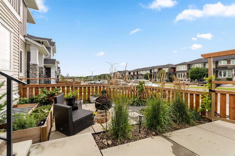 182 River Heights Drive, Cochrane, T4C 2V1 | Image 2