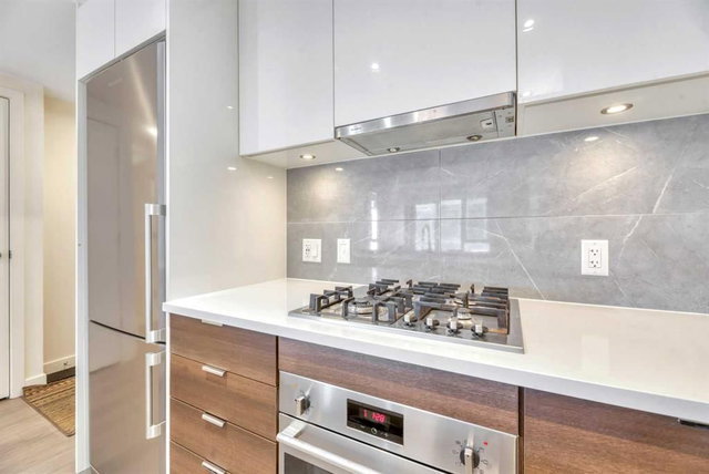 606 - 108 Waterfront Court SW