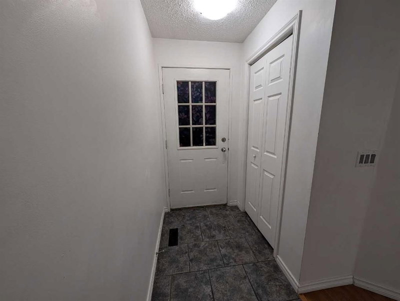 114 Castledale Way NE, Calgary, T3J 2A2 | Image 2