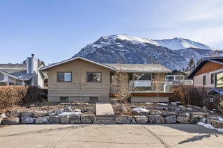 323 Hoodoo Crescent