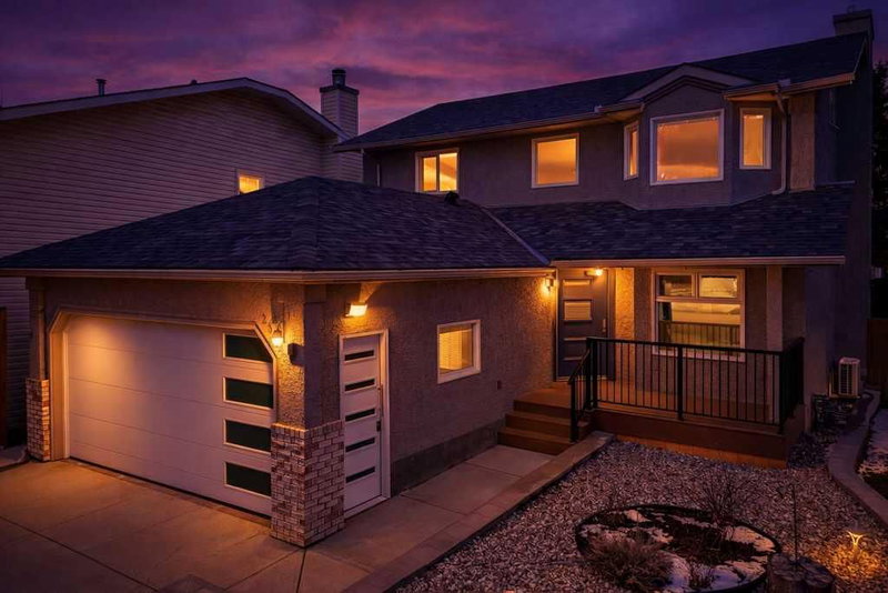 256 Riverside Mews SE, Calgary, T2C 3Y8 | Image 2