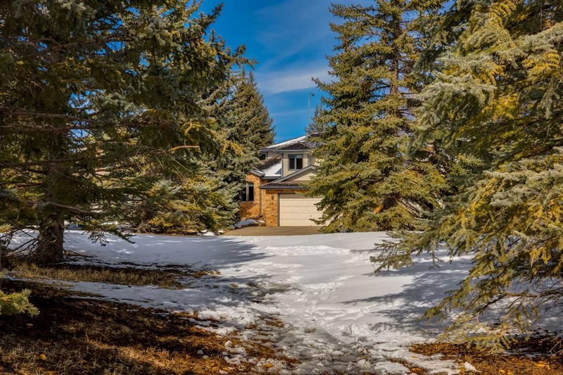 55 Oakmount Court SW, Calgary, T2V 5B9 | Image 2