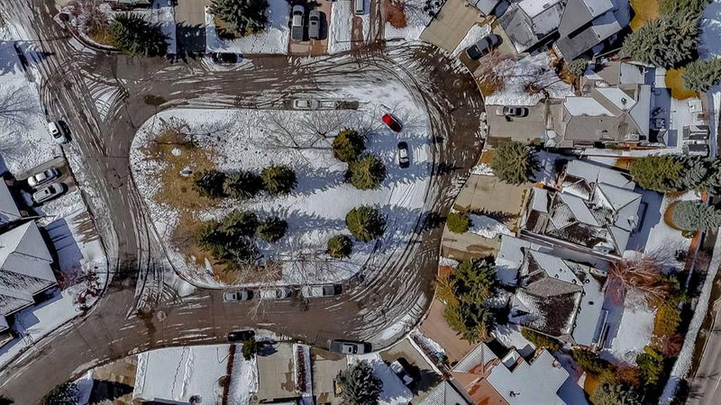 55 Oakmount Court SW, Calgary, T2V 5B9 | Image 3