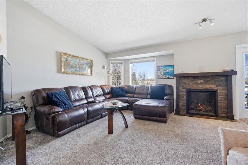 216 Valley Ridge Heights NW, Valley Ridge — interior photo