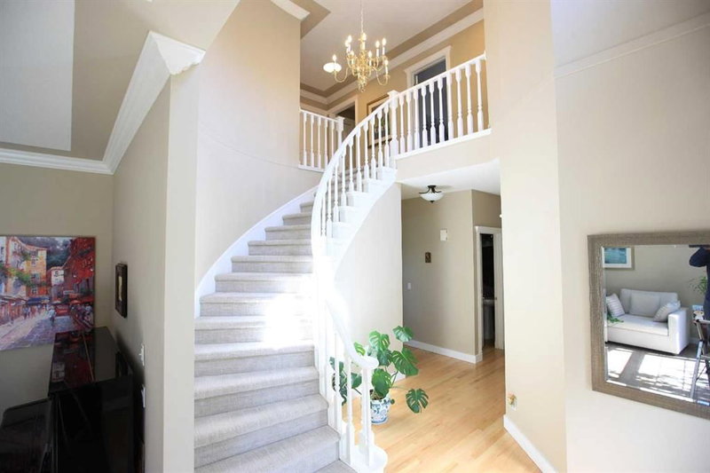 136 Patrick View SW, Calgary, T3H 3J4 | Image 2