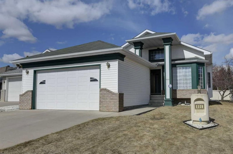 606 DIAMOND Court SE, Calgary, T2J 7C8 | Image 2