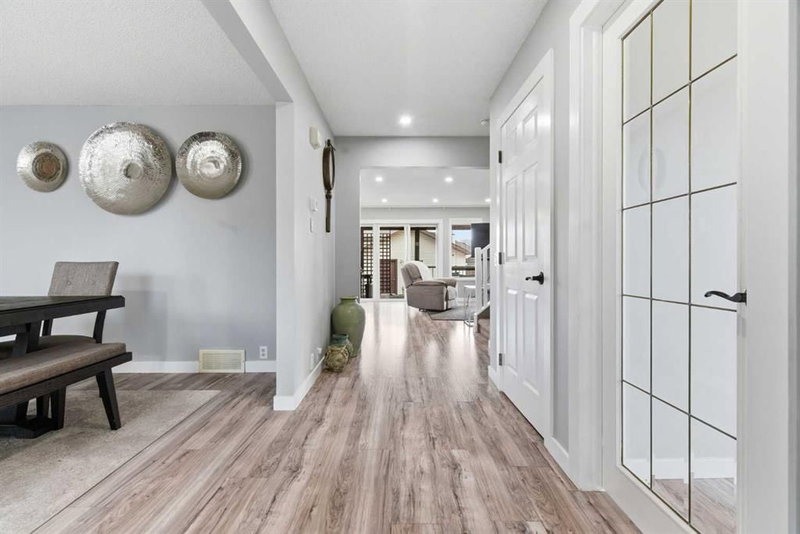 23 Prestwick Green SE, Calgary, T2Z 3M1 | Image 3